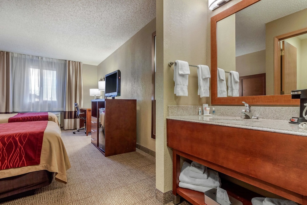 Comfort Inn and Suites Hays I-70 6/46