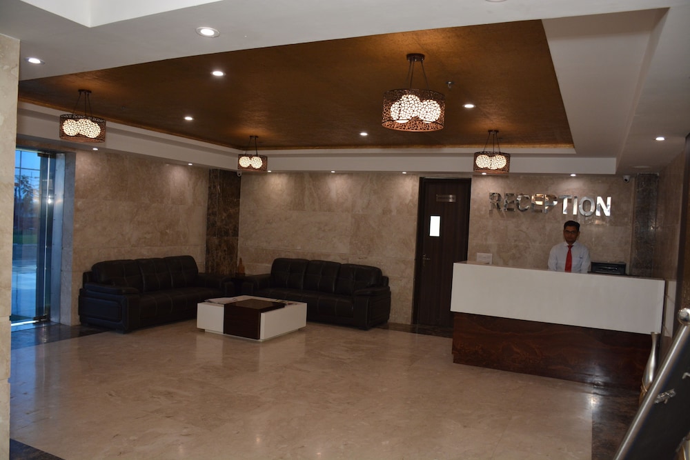 Hide Away Suites 4/37