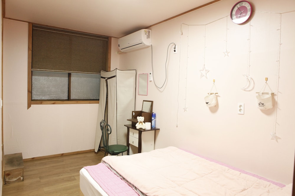 ROOM, SINGLE, DOUBLE BED