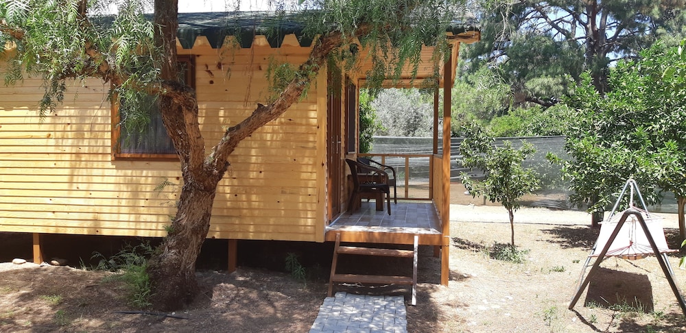 Secret Garden Bungalows & Tent Hotel 14/26