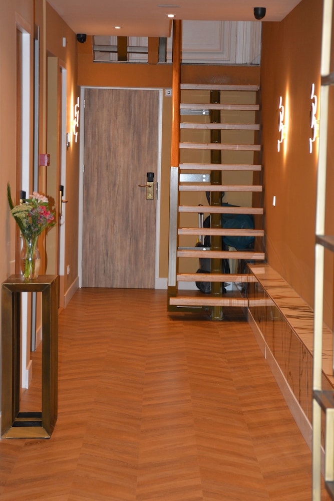 If boutique hotel 12/55