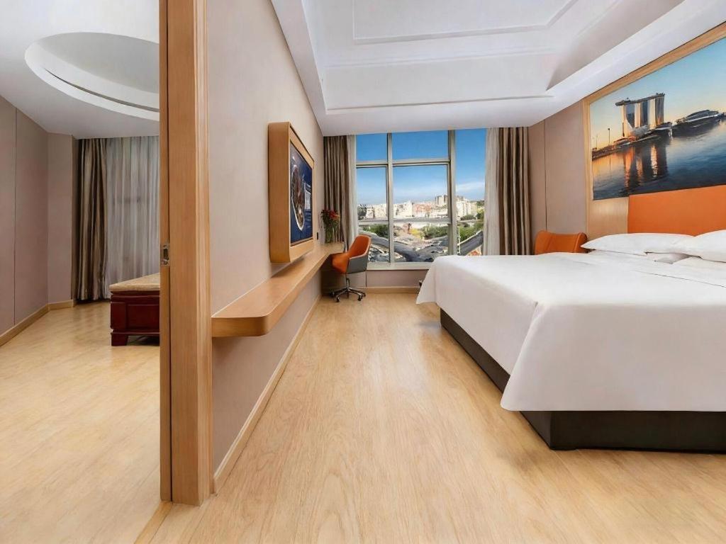 Vienna Hotel (Shenzhen Convention and Exhibition Center, Fuhai Qiaotou) 39/63