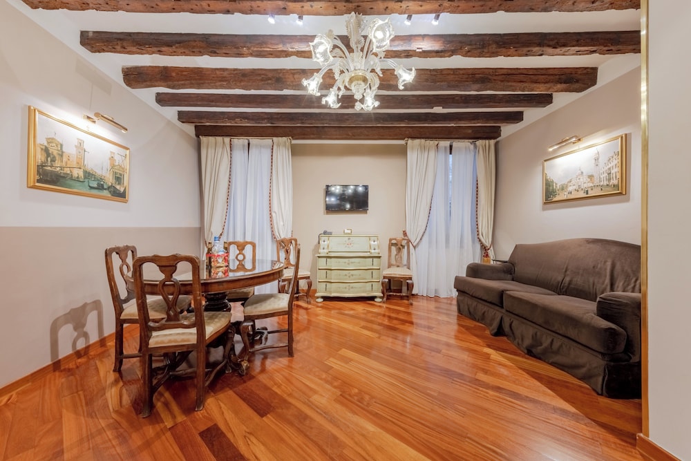 Ca Dell Arte Suite 41/71