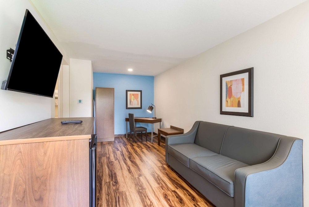 Red Lion Inn & Suites Nashville Airport 14/18