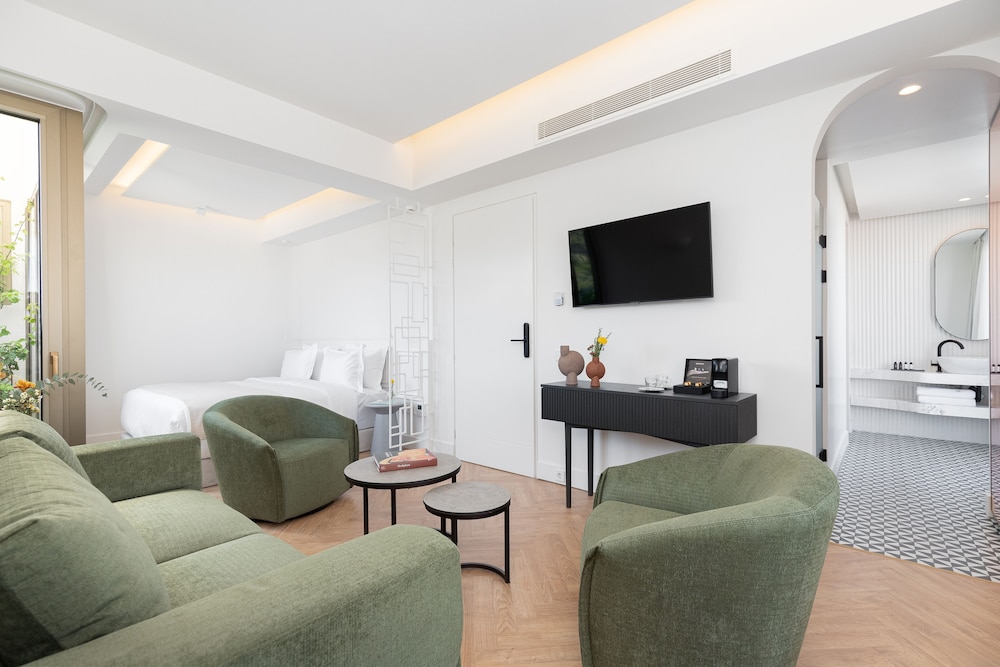 Altar Suites 32/50