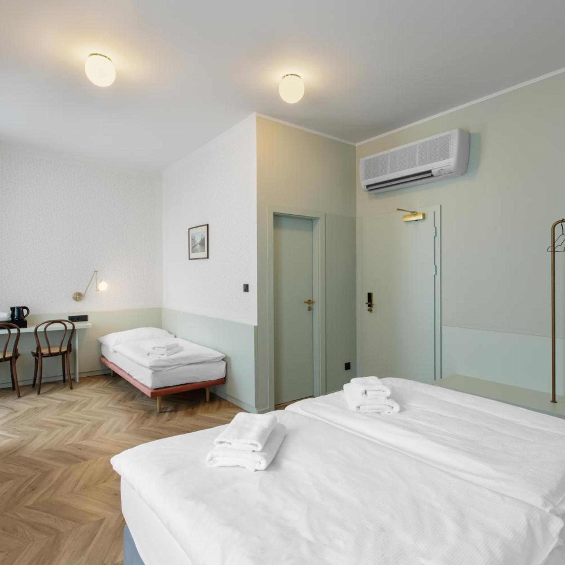 غرفة سوبيريور ثلاثية بسرير فردي، Beranek Hotel 2/9