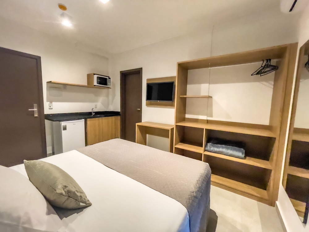 Studio, Queen Bed