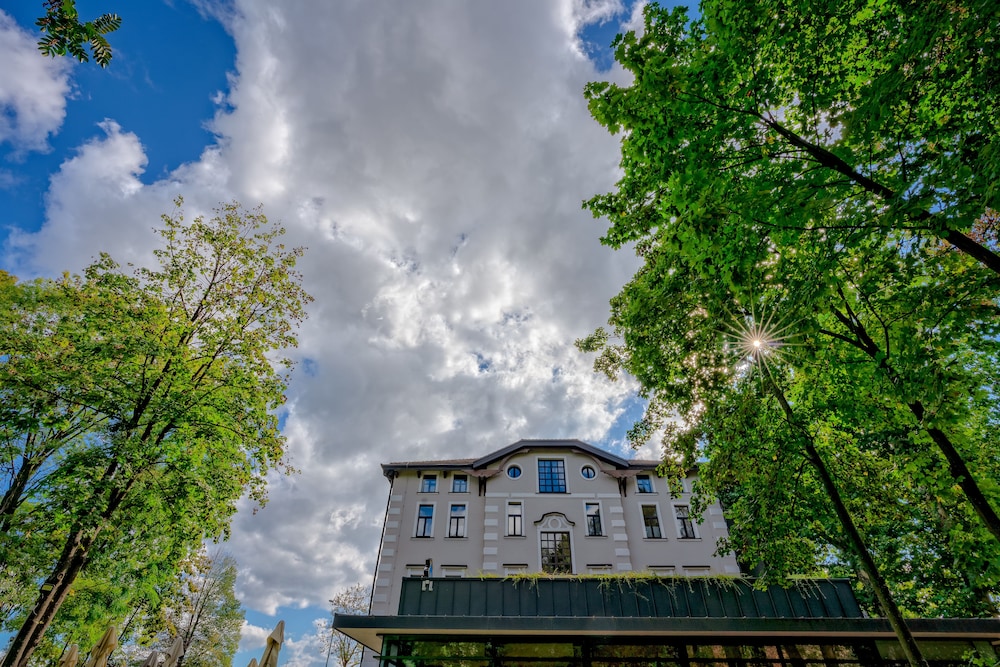HERITAGE HOTEL KRONE 74/77
