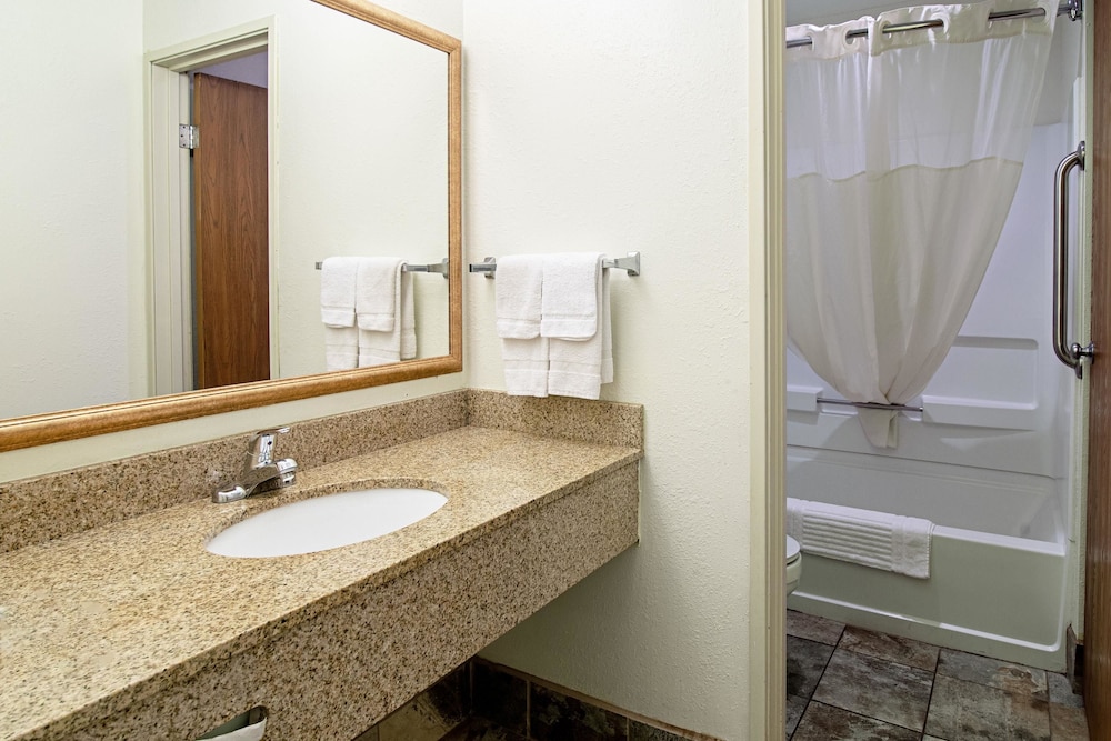 Quality Inn Aberdeen, SD 13/37