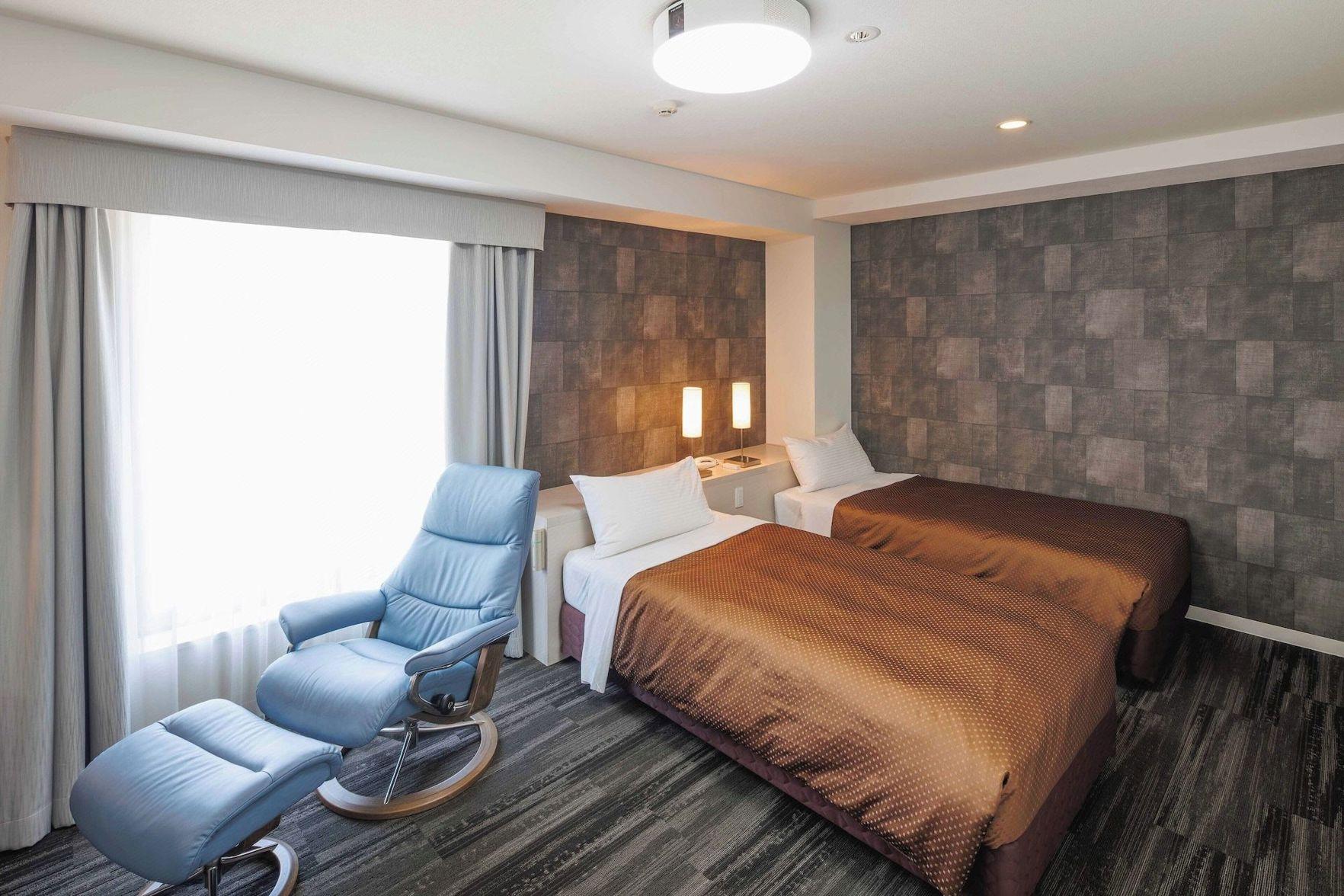 Deluxe, Twin Beds, Bathtub, Main Building