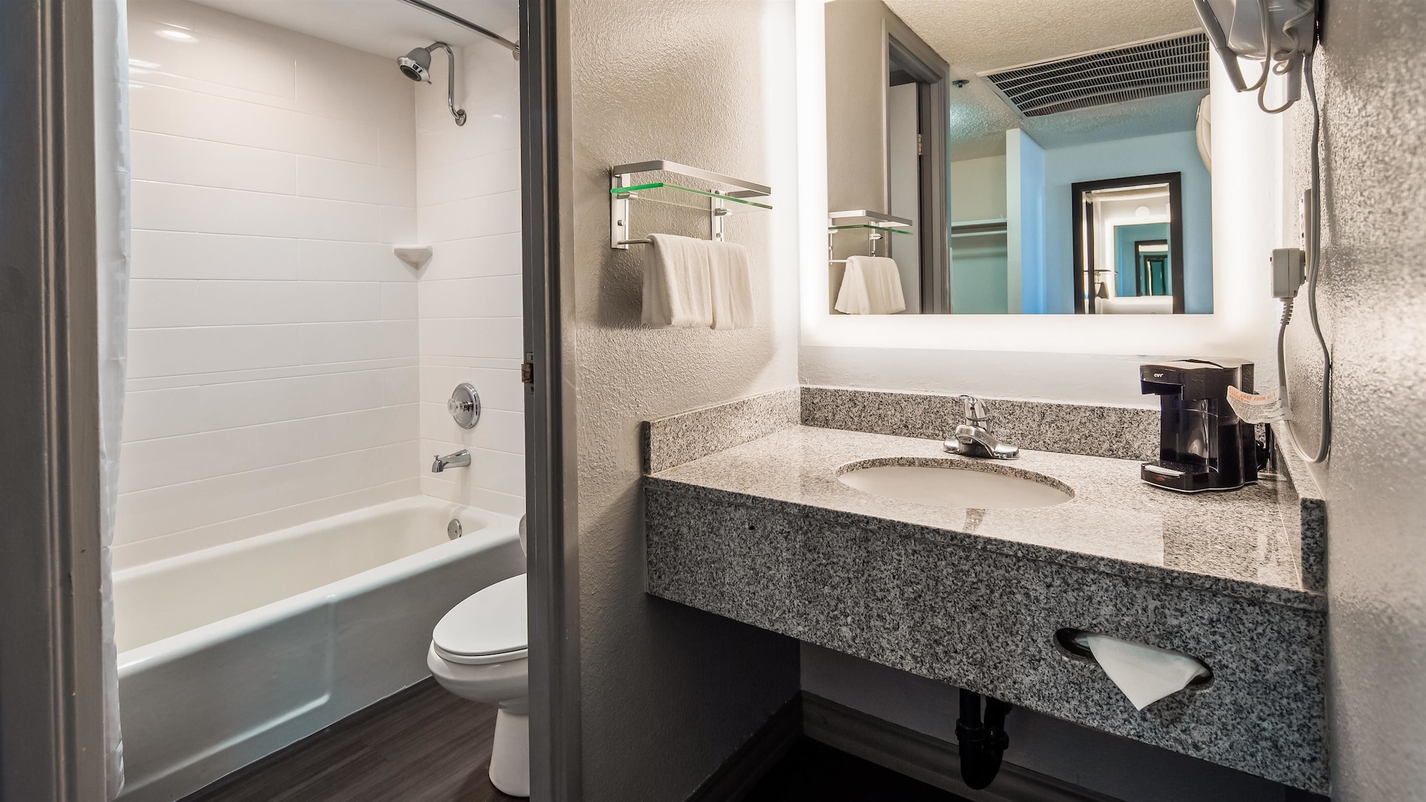 غرفة قياسية بسريرين كوين، Best Western Yacht Harbor Hotel 5/8