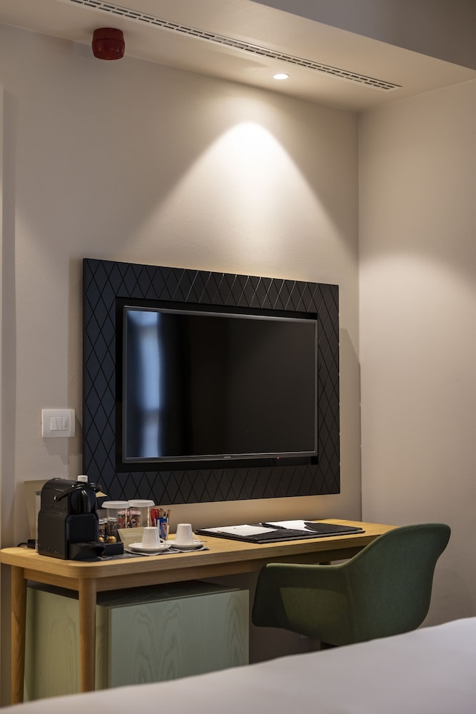 Savona 18 Suites 62/74