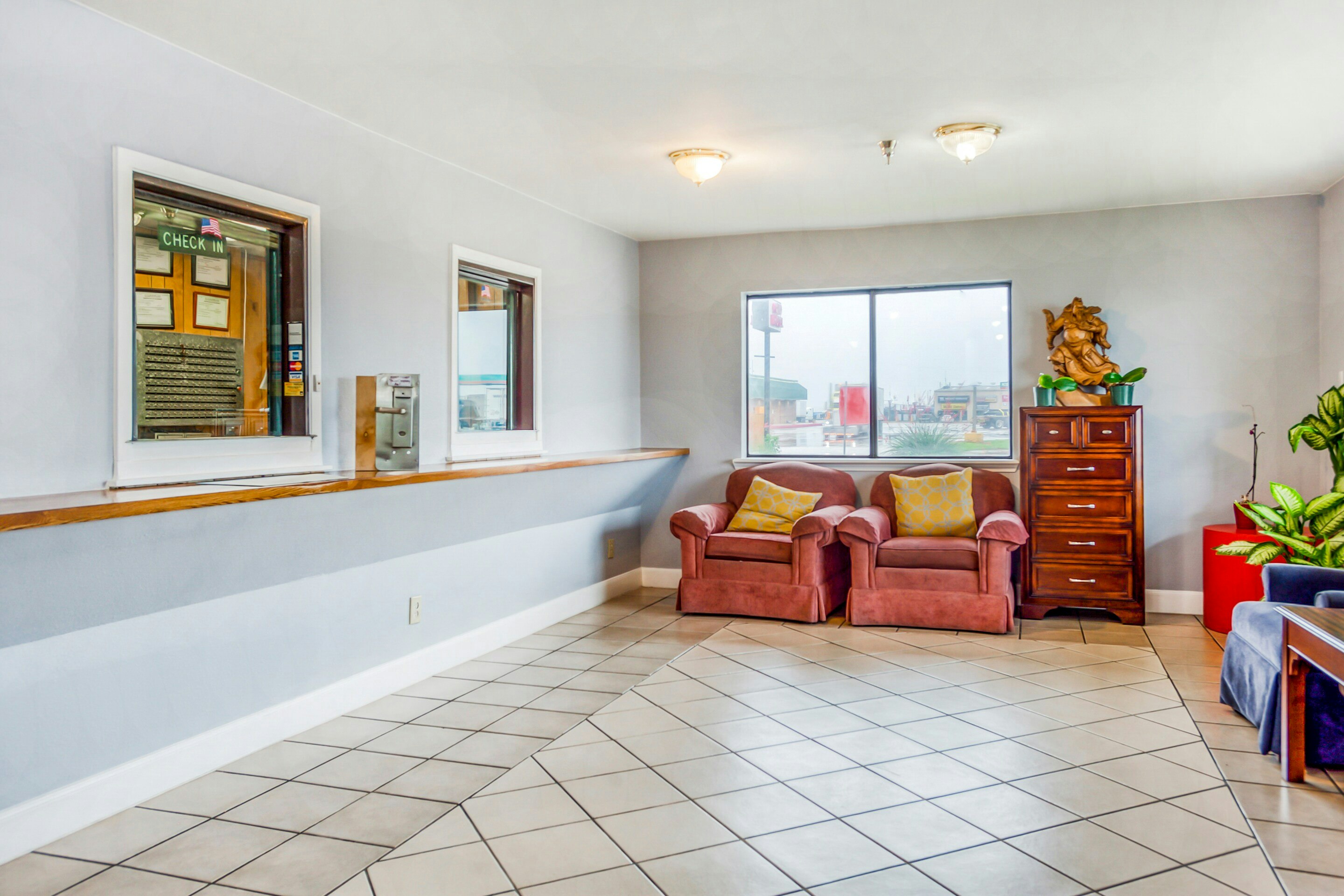 Studio Suites 4/11