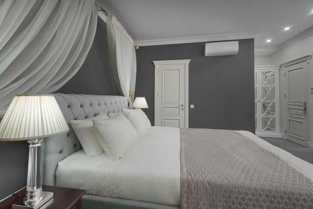 LONDON BOUTIQUE HOTEL 17/40