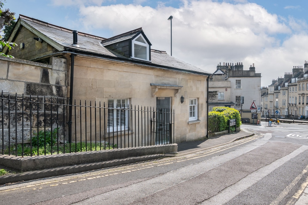 Bath Circle Camden Lodge House 31/35