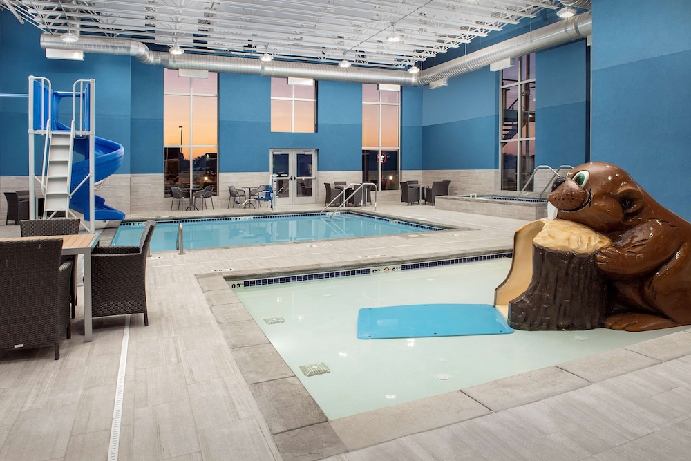 Hampton Inn Warroad 9/53