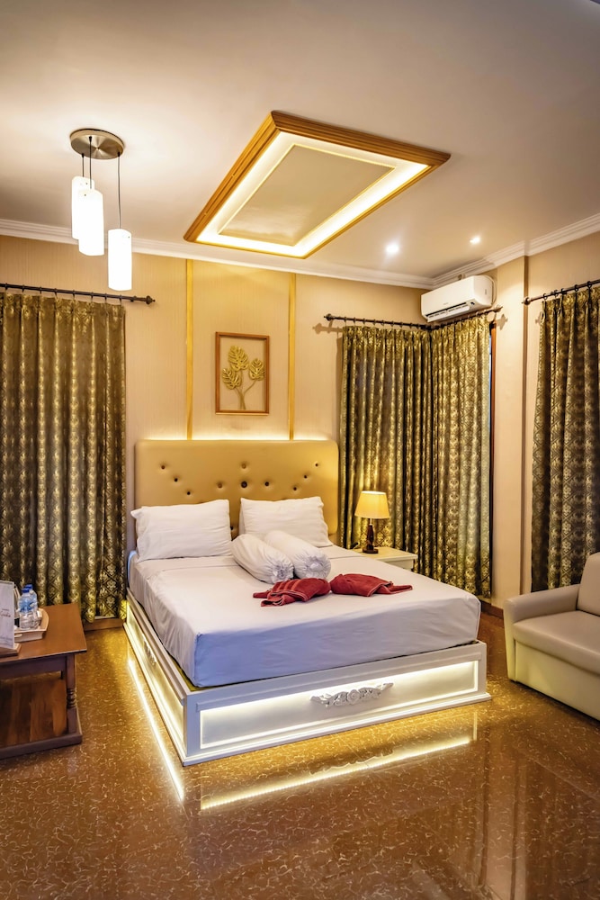 VIP, QUEEN BED