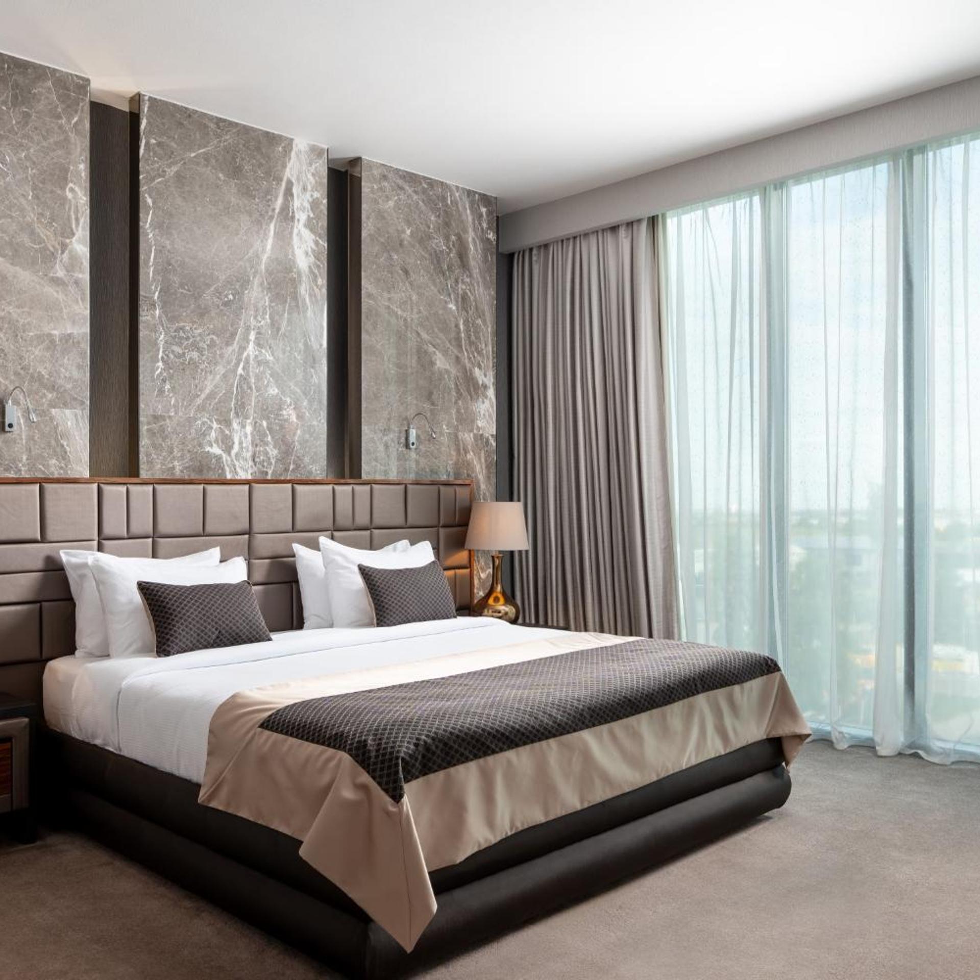 Signature, Retreat, Suite