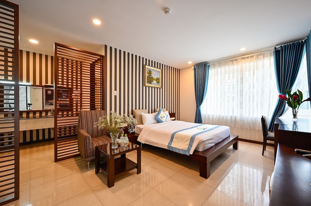 Laguna Hotel 10/41
