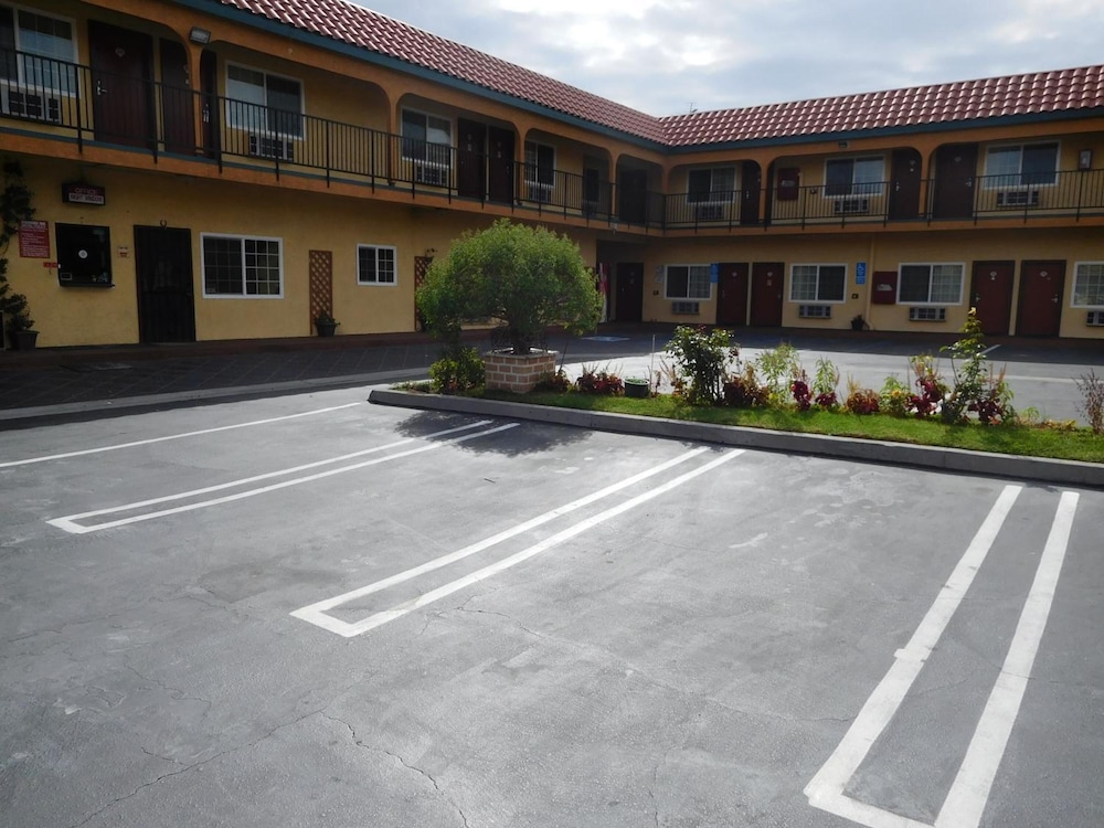 Diamond Inn 40/46