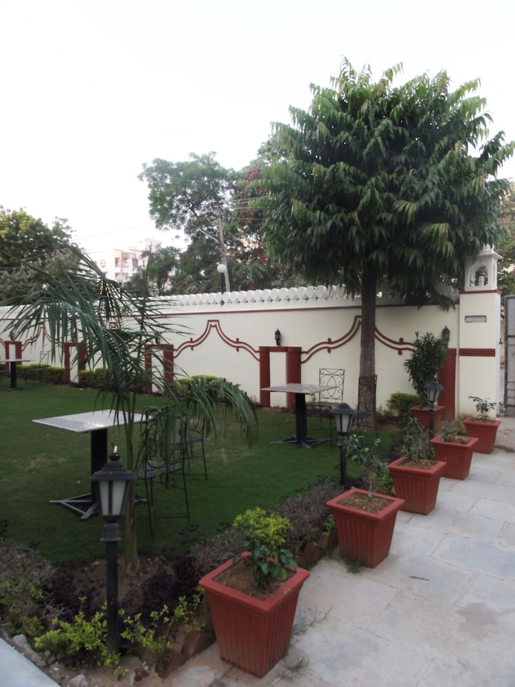 Krishna Palace 46/50