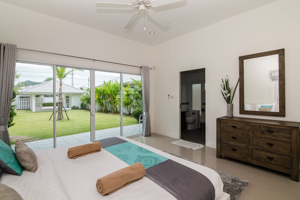 Hua Hin Pool Villa With 4 Bedrooms L27 19/50