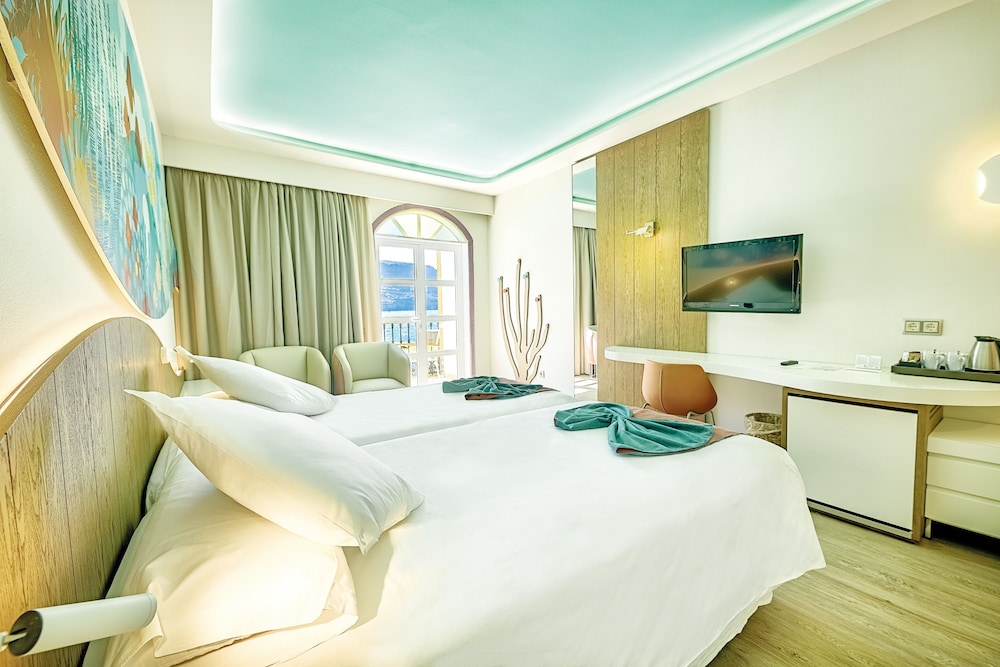 ROOM, DOUBLE BED, BALCONY