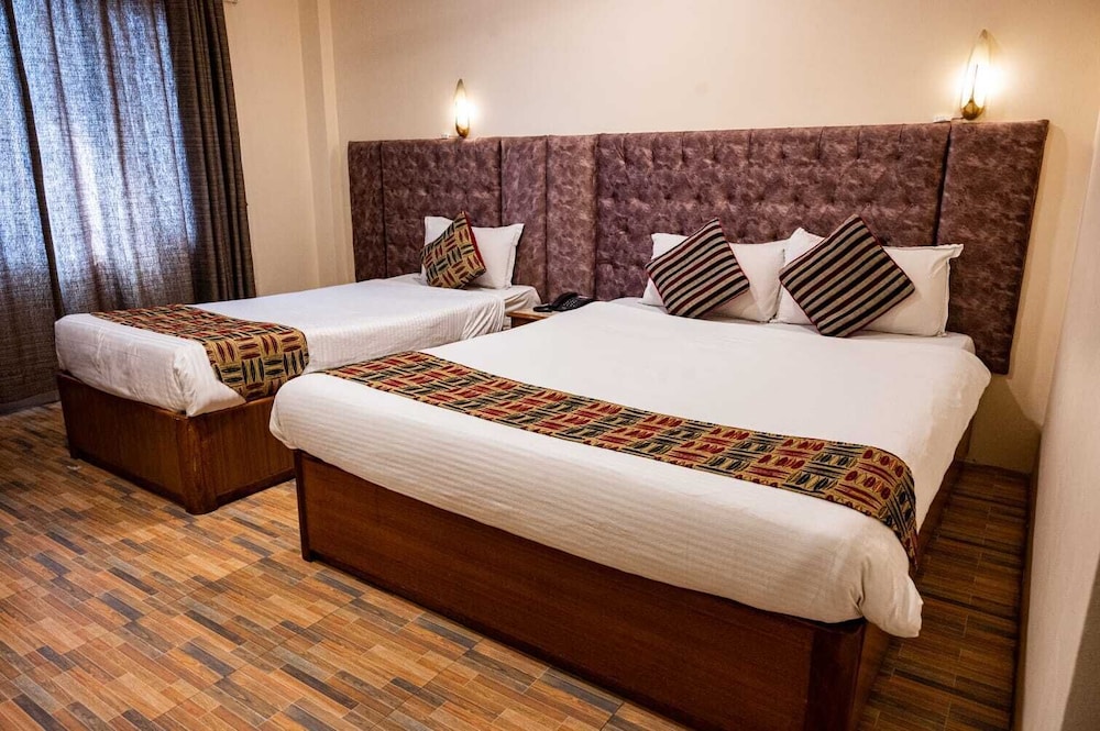 Kathmandu Prince Hotel 16/32