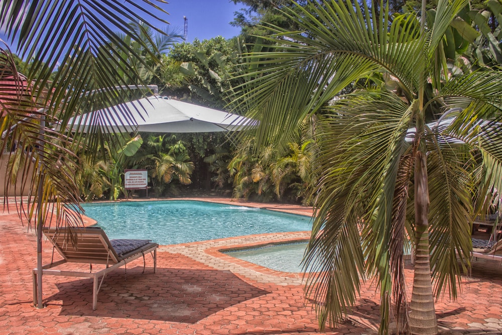 Waterfalls Hotel 30/33
