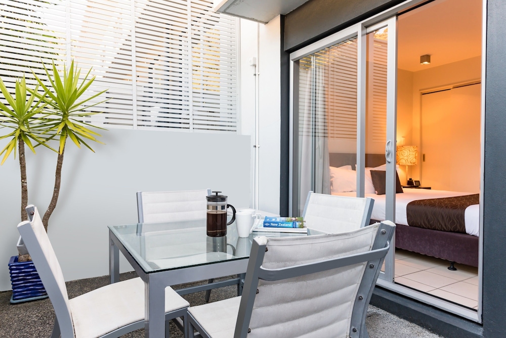 Sea Spray Suites 38/61