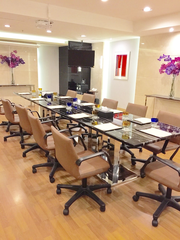 Evergreen Place Siam by UHG 61/72