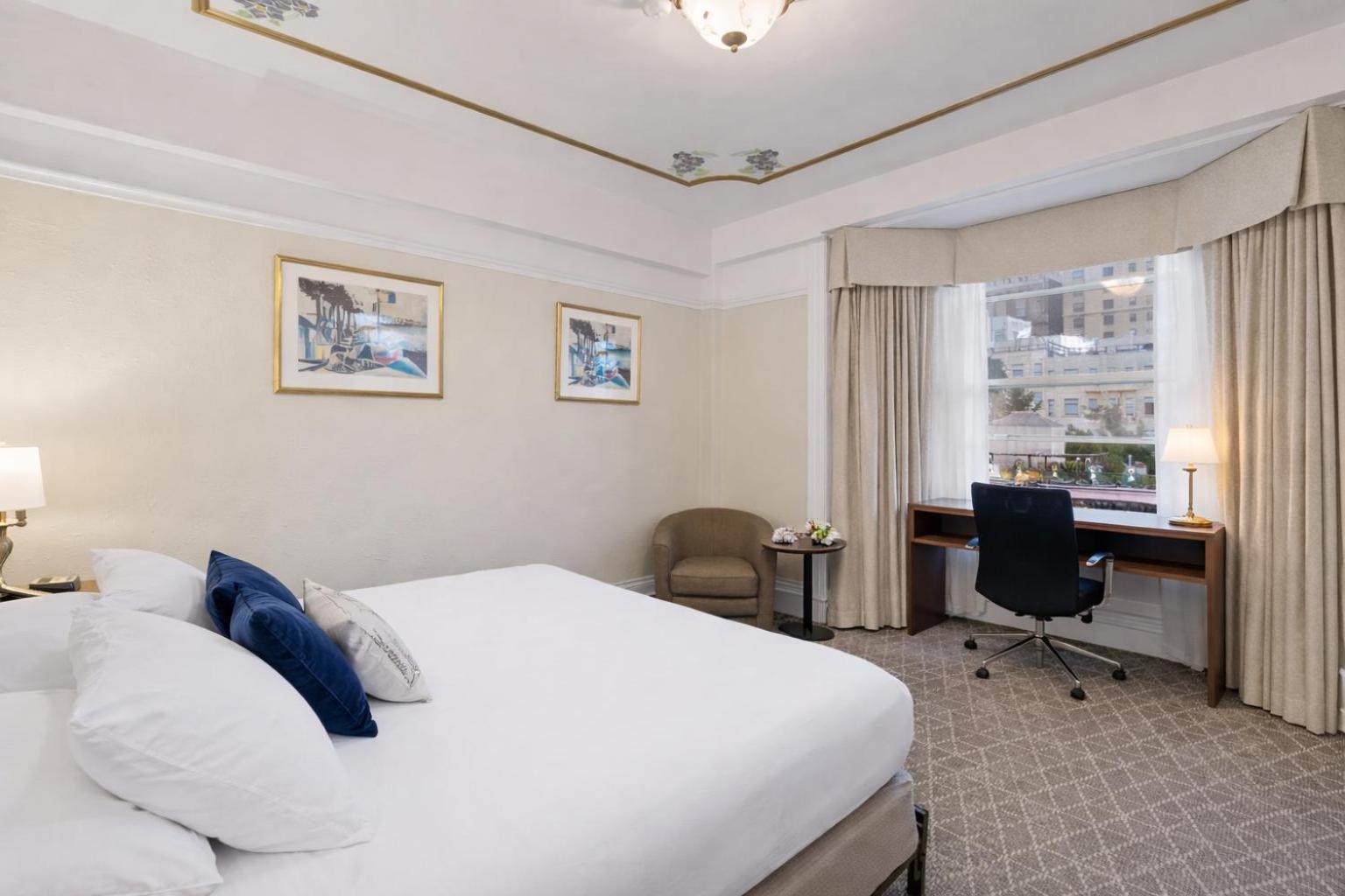 Deluxe, King Bed