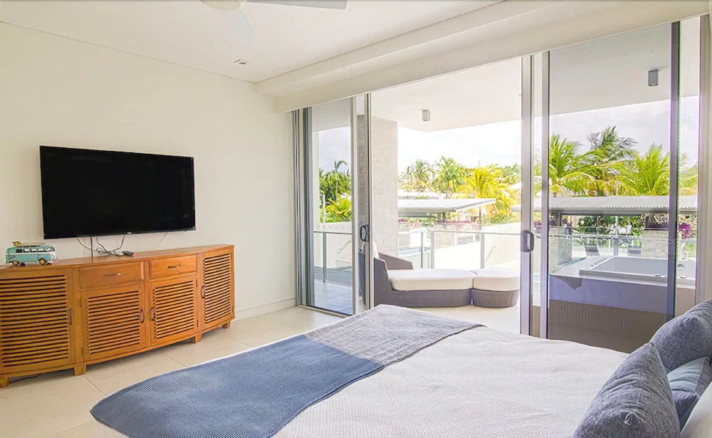 Coconut Grove Port Douglas 29/50