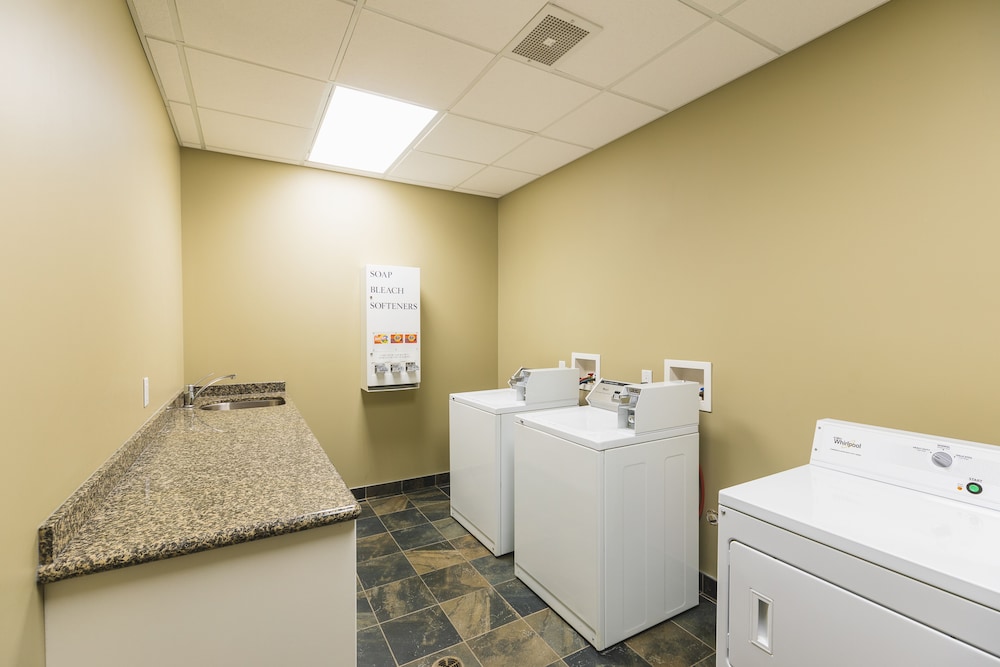 Redwood Inn Suites Grande Prairie 53/61