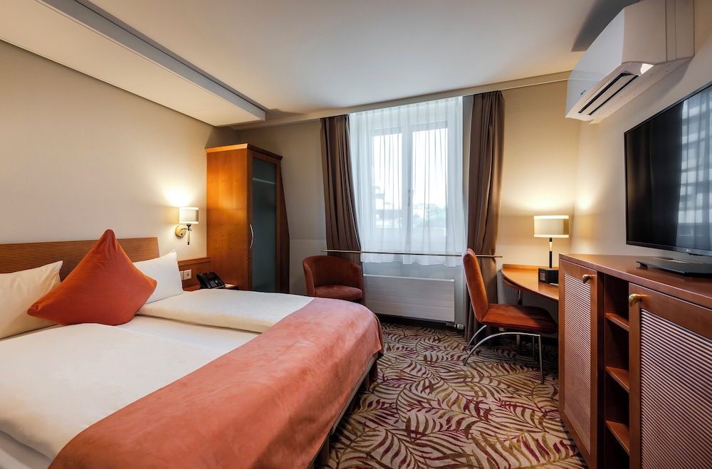 Gaia Hotel 23/75