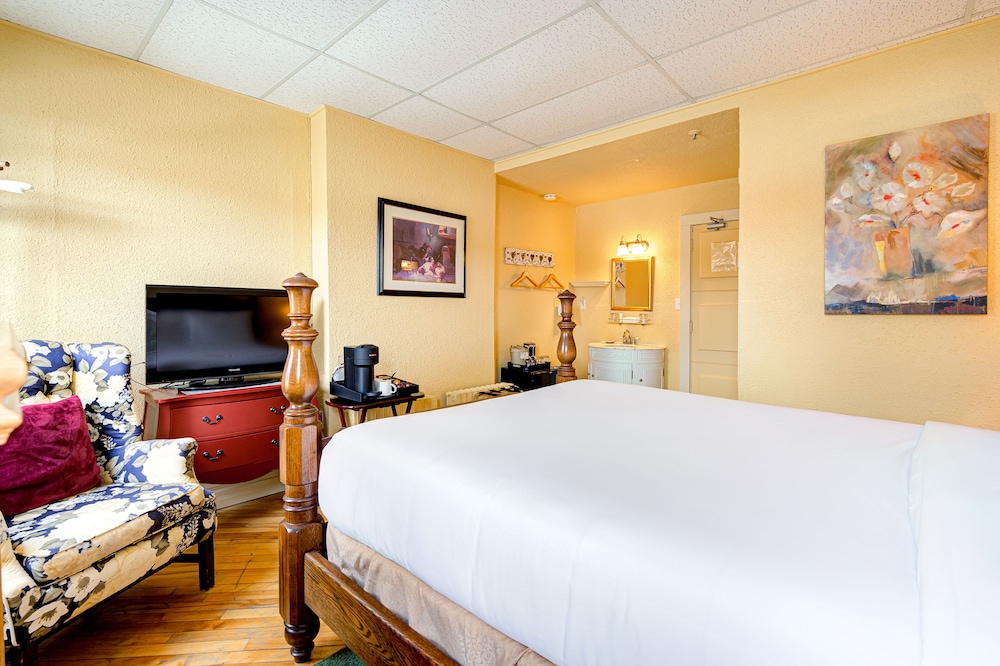 The Stratford Hotel 12/50