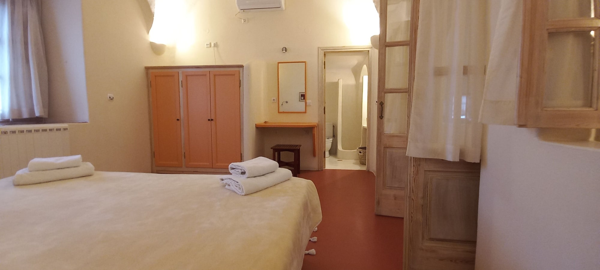 4 BEDROOMS, VILLA