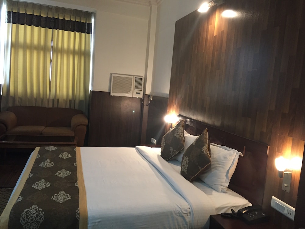 Hotel Krishna Sagar(Raj Nagar) 34/62
