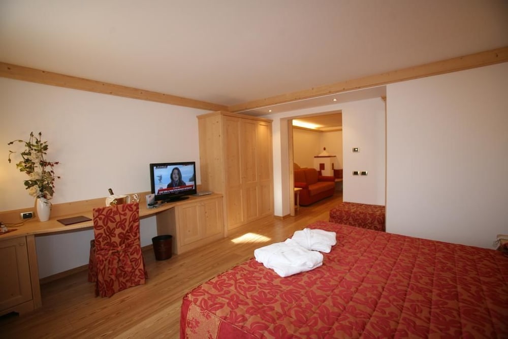HOTEL CRISTINA 13/45