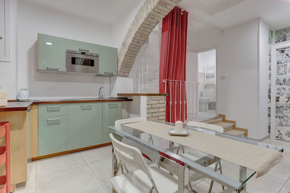 Santi Quattro Apartment & Rooms - Colosseo 46/49