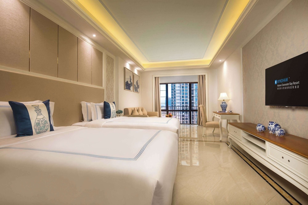 Deluxe, Double Bed, Pool and Sea View