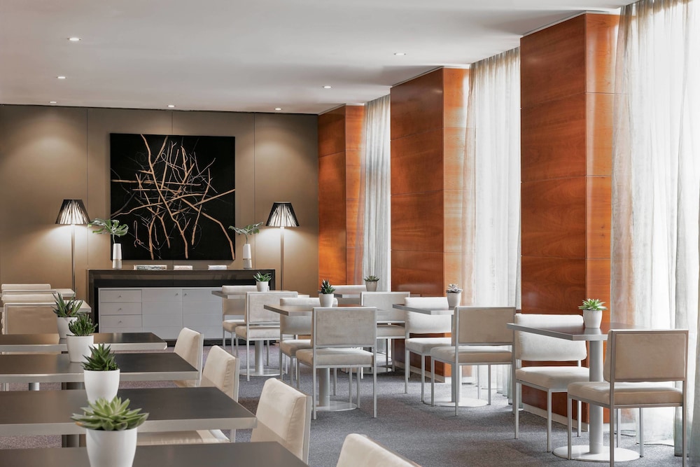 Ac Hotel Los Vascos 34/42