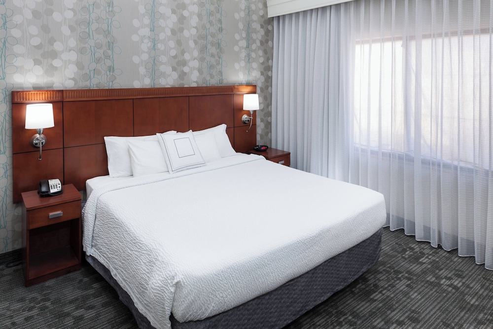 ROOM, KING BED, SOFA, ACCESSIBLE