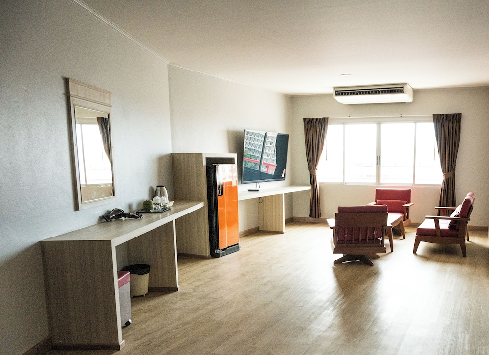 Marine Yensabai Hotel Pattaya 12/24