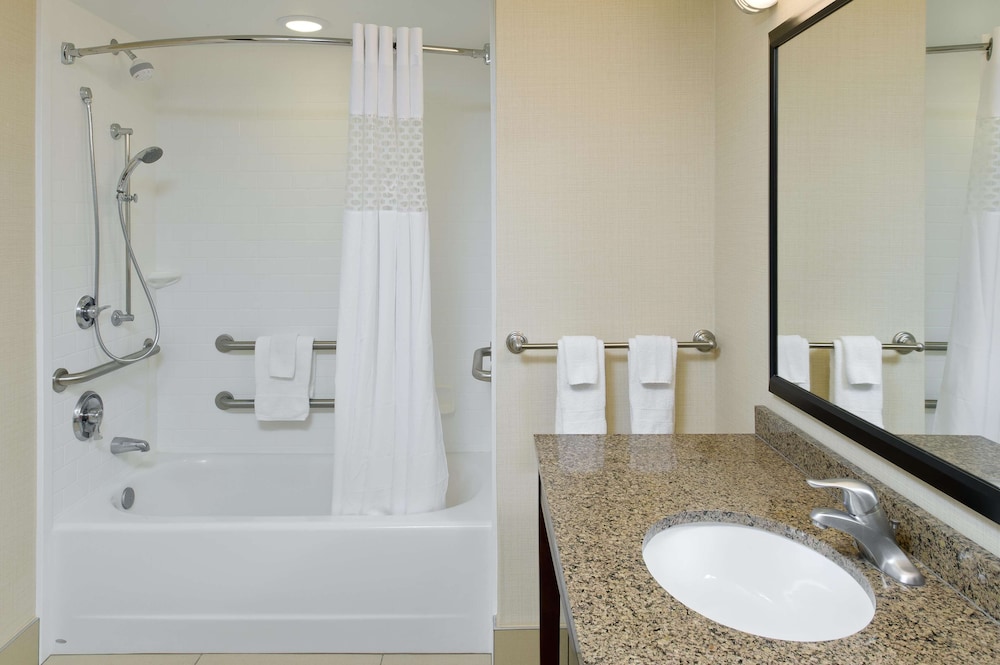 Hampton Inn And Suites Ocean City Bayfront Convention Center 13/41