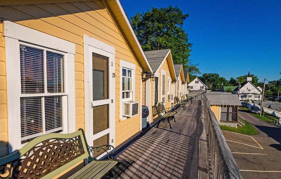 Half Moon Motel And Cottages 9/50
