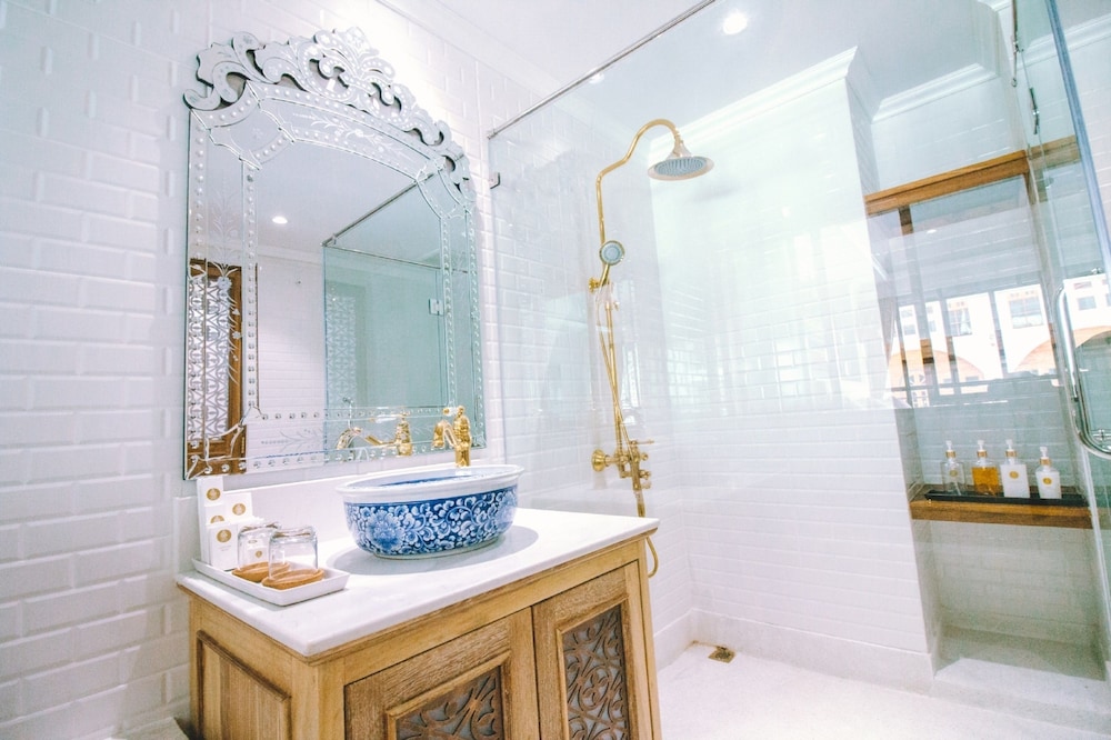 Lanna Oriental Hotel 46/50