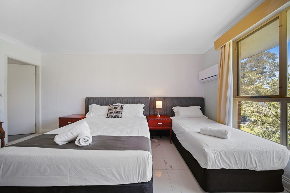 Standard, Single, 1 Queen and 1 Single Bed, Queen Bed, Pet Friendly