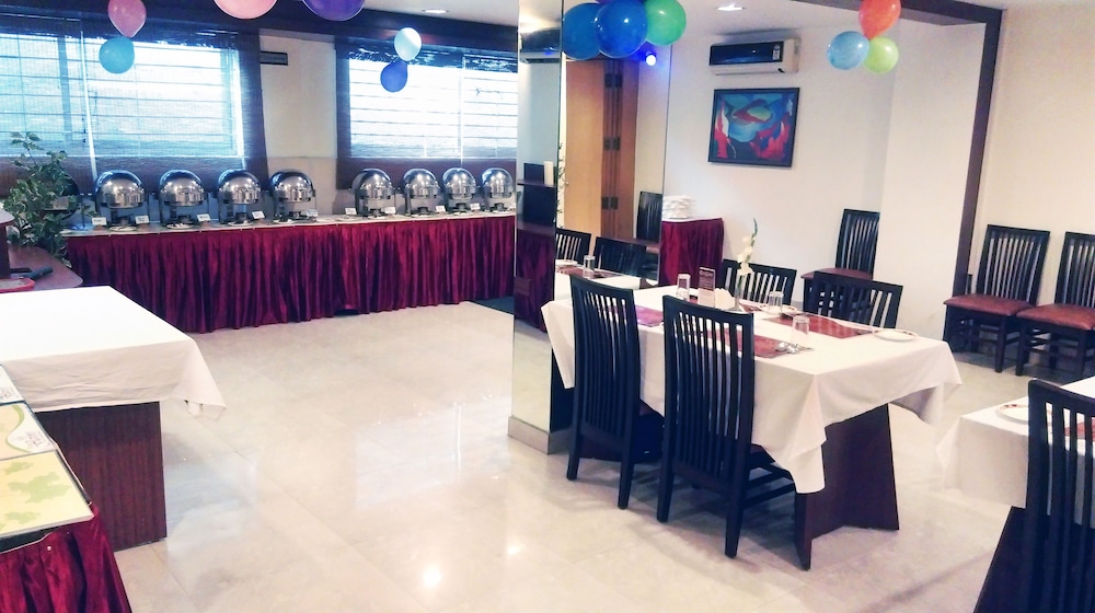 restaurant cafeteria