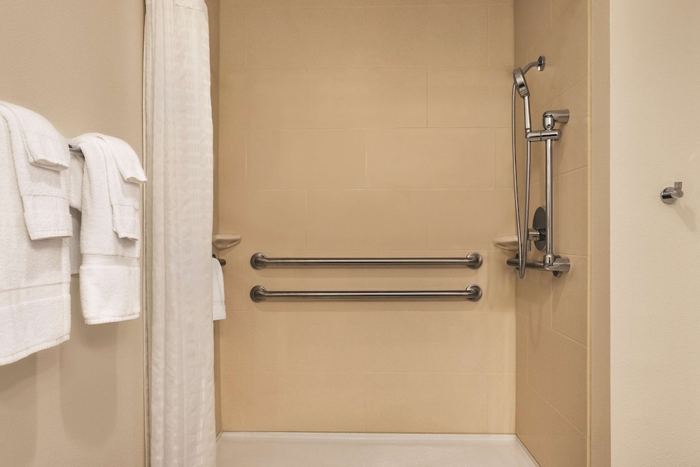 Country Inn & Suites by Radisson, Buffalo, MN 17/37